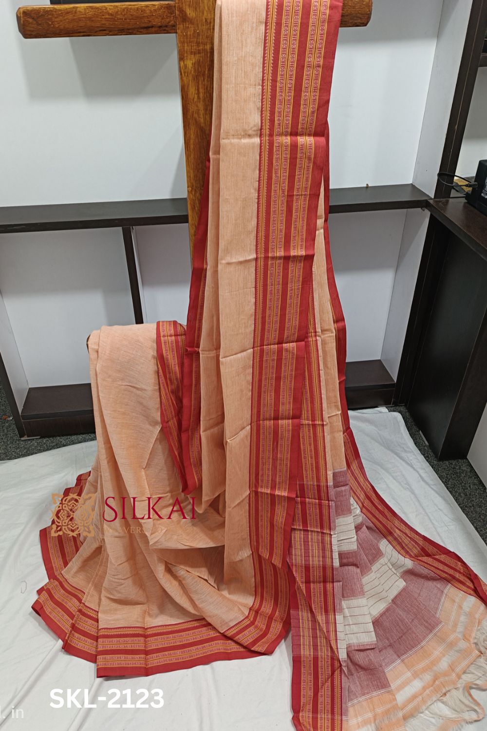 Embracing Tradition: The Exquisite World of Handloom Sarees - Sanskriti  Cuttack